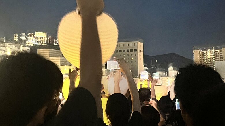 天皇ご一家と一緒に提灯を揺らし、心を通わせた時間だった