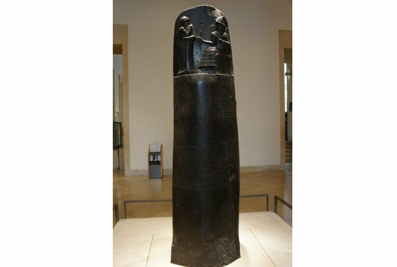 ルーブル美術館の「ハンムラビ法典碑」