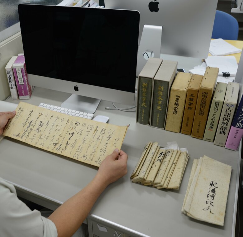 古文書などの史料解読も行う