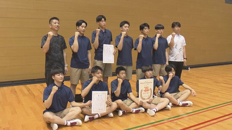 松江西高校バレーボール部のメンバー