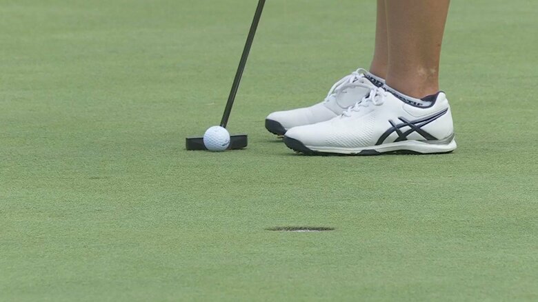 ピン横に寄せ、見事バーディパットを決めた