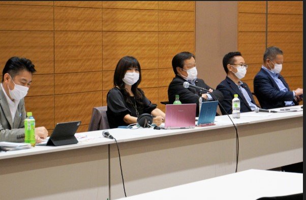 「衆議院改革実現会議総会」で講演する小室氏