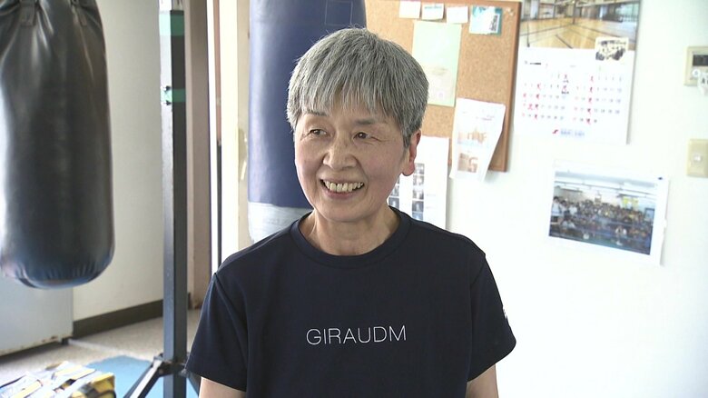 余裕の笑顔な宏子さん(67)