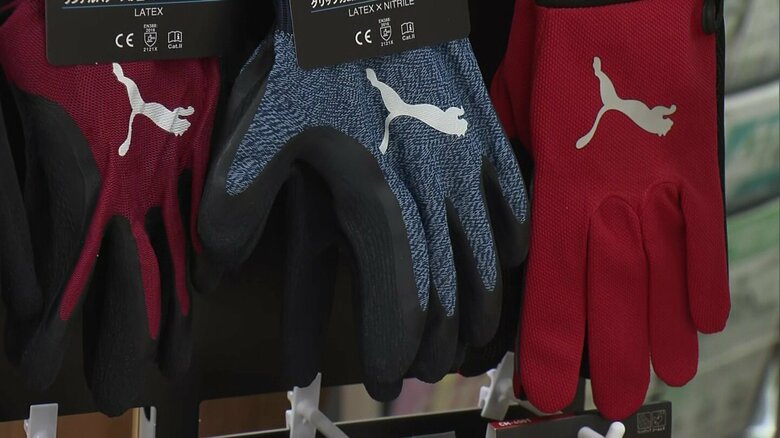 アイテムには「PUMA」のロゴマーク