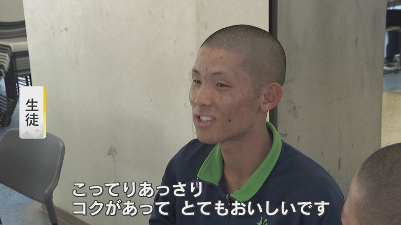 学食で一風堂のラーメンを食べた柳川高校の生徒