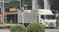 “魔の高架下”にトラック突っ込む　高さ制限バーに荷台挟まり立…