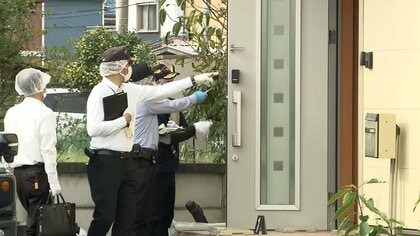 娘が「助けて！」50代女性が刃物で刺され死亡　男が現場の住宅から逃走中　20代男性もケガ　群馬・太田市　