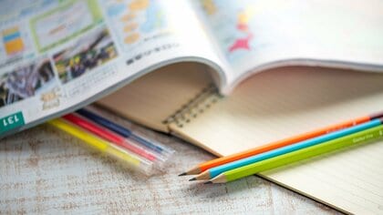 「勉強1時間以上」が5年で10ポイント超減少　全国学力調査　SNSなど利用増　長時間利用ほど各教科で低い点数