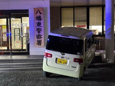 【速報】警察署に車が突っ込む　北九州市の八幡東警察署　高齢男性が運転か　当時の状況を詳しく調べる　福岡