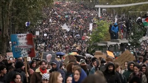 フランスで再び大規模デモ　警察官など7万人を動員