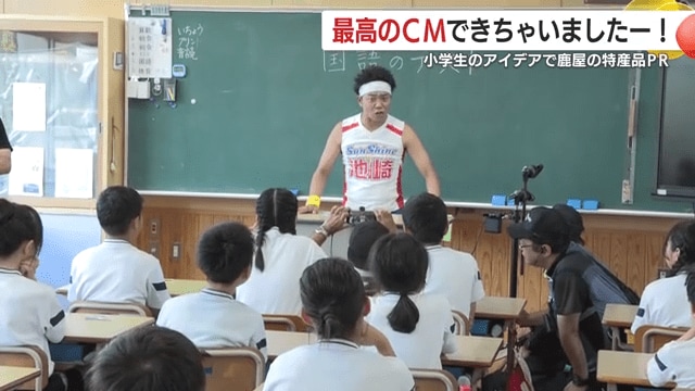 教壇に立つサンシャイン池崎さん