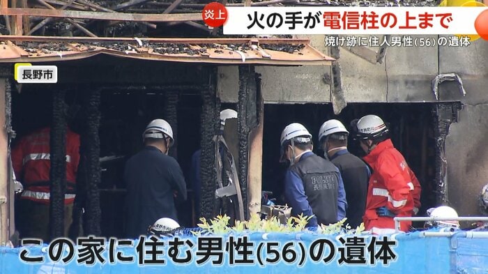 この家に住む56歳の男性の遺体がみつかった焼け跡