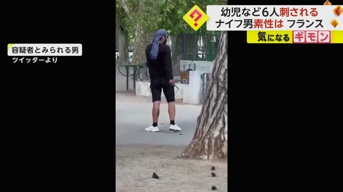 容疑者とみられる男が、公園をうろついている