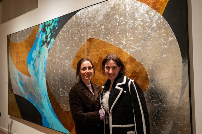 初めて吉田さんの作品を見た来場者は「パワフル！」と