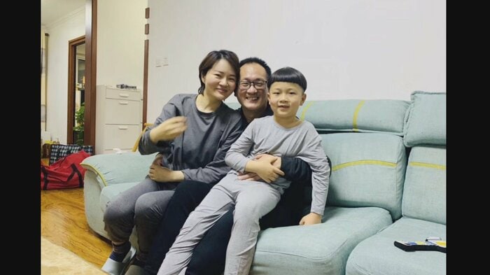 王全璋さんと妻子(2020年4月、北京市内の自宅にて)