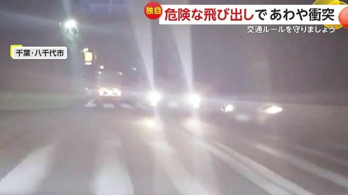 同時に飛び出してきた2台(視聴者提供)