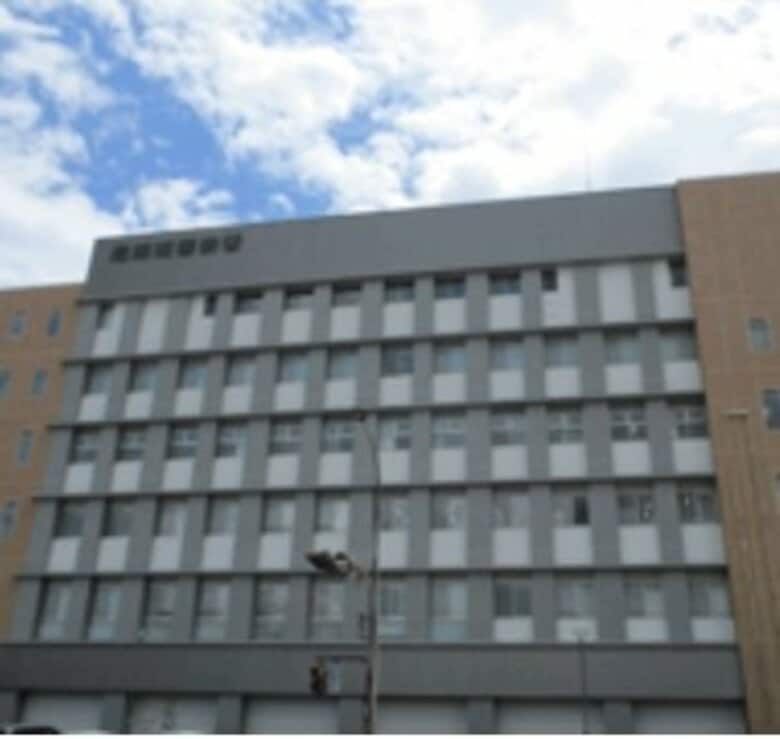 【速報】深夜のマンション火災　高齢女性2人が意識不明で搬送　78歳女性が死亡　80代女性も意識不明　6階建てマンションの1階が激しく燃える　兵庫・尼崎市｜FNNプライムオンライン