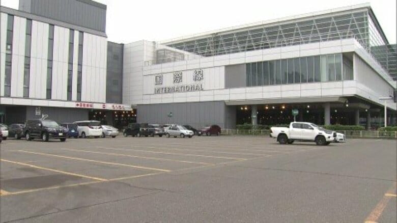【速報】震度5弱の新千歳空港…国際線4階でボードの一部が落下・ケガ人なし…滑走路に問題なく貨物便は離発着済み…コイン式のパソコンが倒れるも大きな被害なし｜FNNプライムオンライン