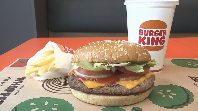 県内初上陸の“バーガーキング”初日から大盛況 「午前3時前から…」開店を待ちわびた客約120人が並ぶ 大分発|FNNプライムオンライン