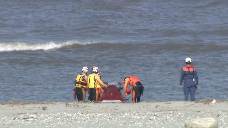 潮干狩り中の水難事故相次ぐ　茨城・東海村で海に流され1人行方不明　大洗町でも51歳男性不明　捜索続く｜FNNプライムオンライン