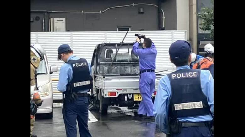 松山の中心部のコインパーキングで軽トラ全焼　持ち主は隣のビルで防水工事　車内から出火か【愛媛】｜FNNプライムオンライン