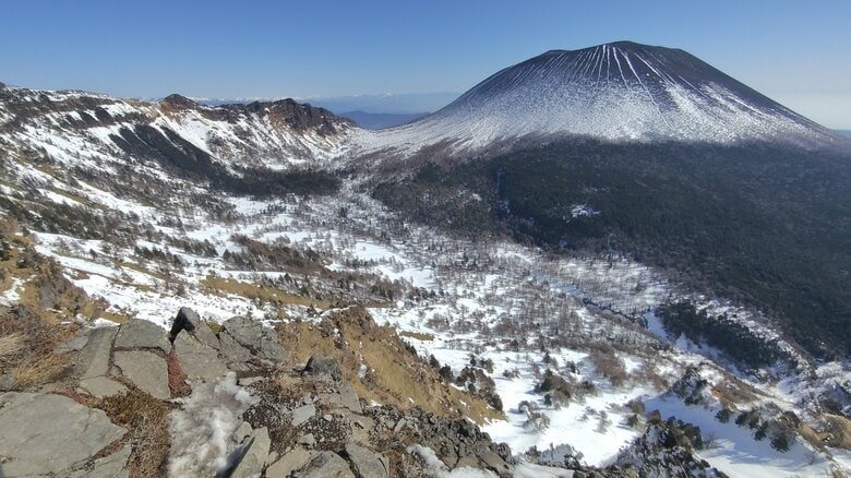浅間山の外輪山の前掛山で遭難　埼玉の49歳の男性が下山中に転倒し歩けず　長野県警のヘリが救助　前掛山は立ち入り禁止の浅間山の「代わりの山頂」として人気｜FNNプライムオンライン