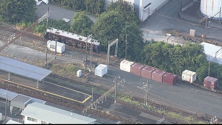 JR八代駅付近で貨物列車が脱線横転