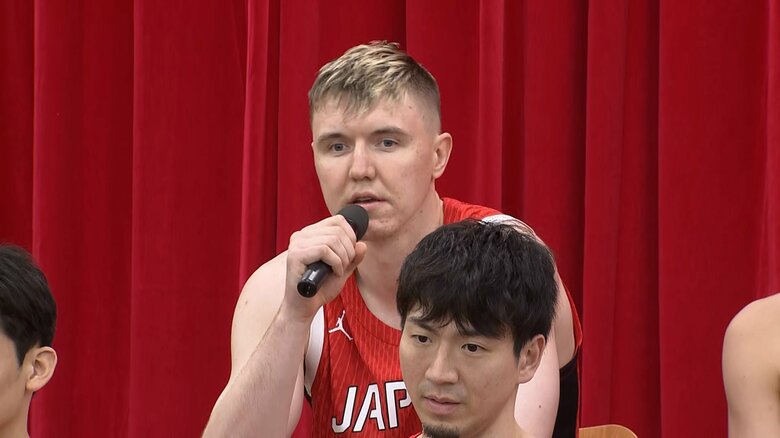 ジョシュ・ホーキンソン選手（10日、都内会見で）