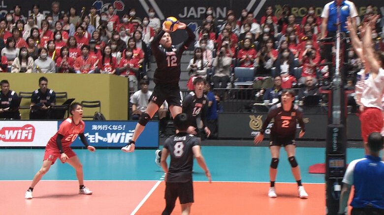 アタックとみせかけて西田選手にトス