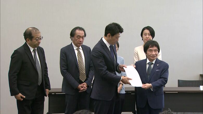 自殺との因果関係を認める報告書を提出