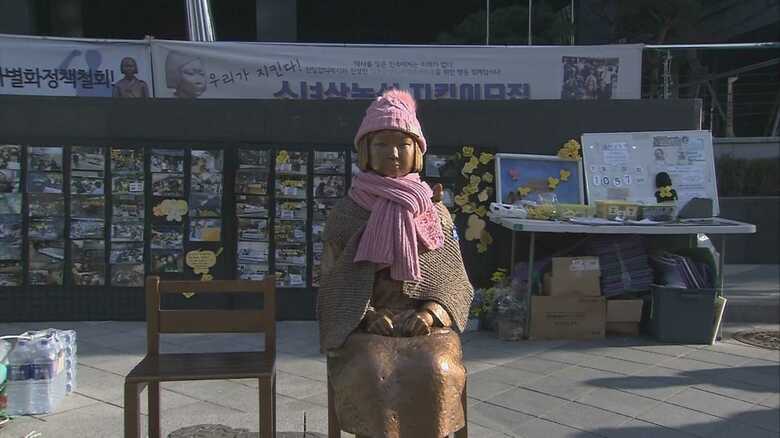 ソウルの日本大使館前に設置された慰安婦像