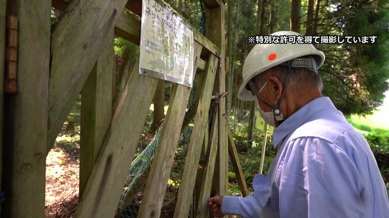軍事工場跡地に向かう姿