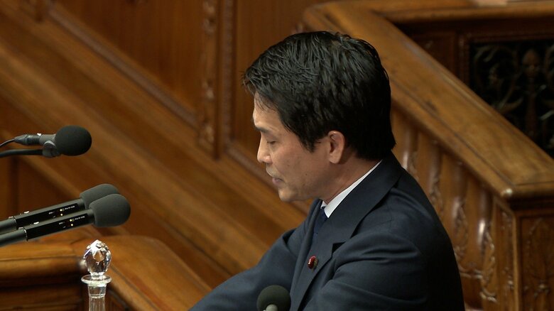 質問する小川代表