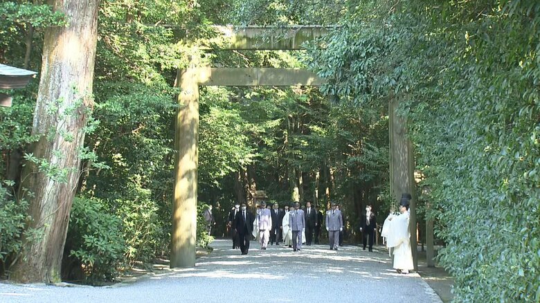 「内宮」に先立ち「外宮」を参拝される悠仁さま（1日午後）