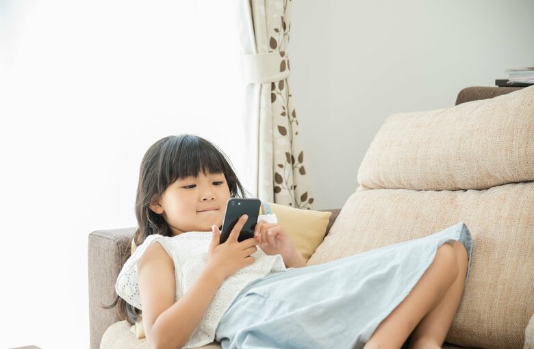 スマホやパソコンもほどほどに（画像はイメージ）