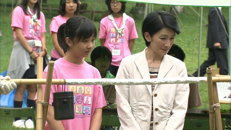 ガールスカウトのキャンプに参加された佳子さま（2010年8月）