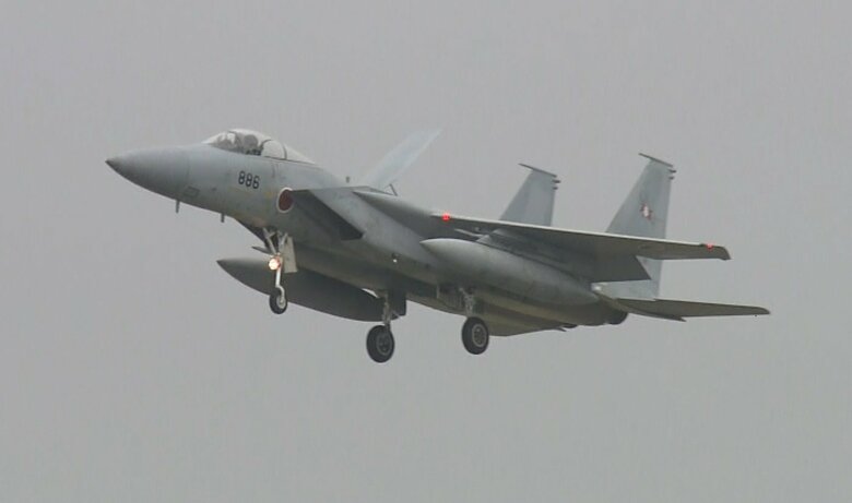 ドイツ機・スペイン機に続いて千歳基地に着陸する空自F-15J戦闘機（7/19)