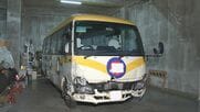 中型バスはうまく駐車できず…男女2人をひき逃げし死亡させた疑いの85歳男 勤務先が運転はマイクロバスだけと指示