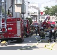 【速報】「1階から火が出ている」と通報　2階建て建物で火災　消防車36台が出動　男性1人が負傷　大阪・港区