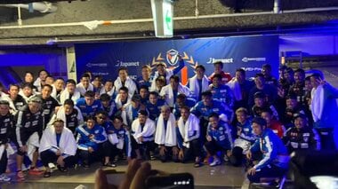 山口蛍「来年はJ1で長崎旋風を」V・ファーレン長崎がJ1昇格！1000本のシャンパンで喜び爆…