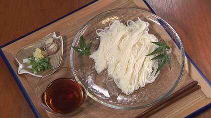 熟成させ伸ばすこと3.6m…200年以上受け継がれる「手延べそうめん」の職人技　独特のモチモチ感と喉ごし