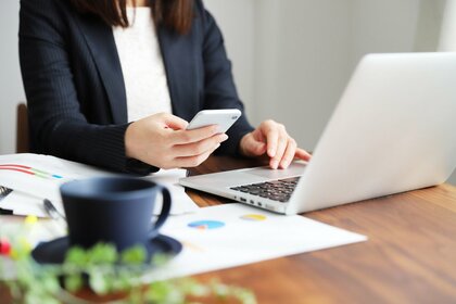 賃上げの二極化が鮮明に 従業員5,000人以上の企業は99人以下の約3倍の割合で賃上げを実施、実施率で最大24ポイントの差