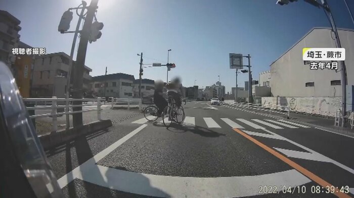 2台が激しくクラッシュ