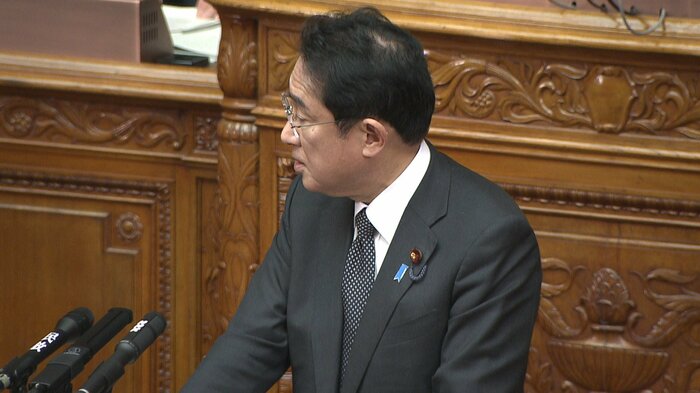 答弁する岸田首相(参院本会議・1月27日)