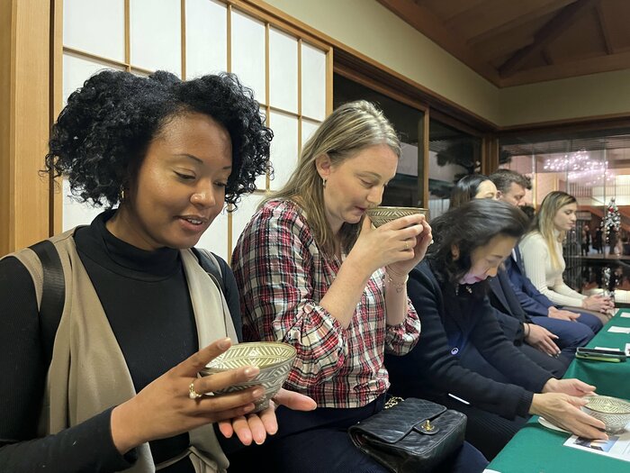 抹茶を楽しむ人たち