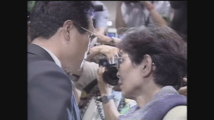 武志さんを出迎える母・友枝さん