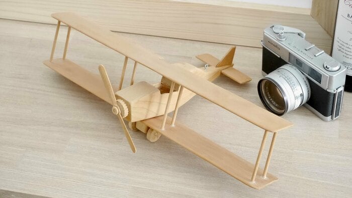 小学6年生の自由研究で制作した飛行機
