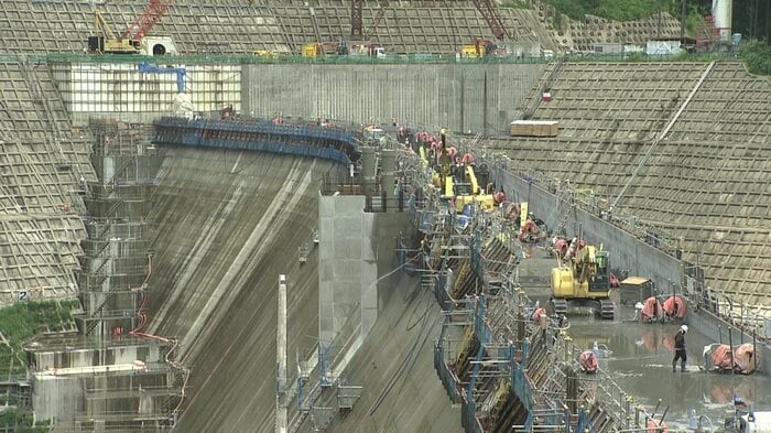 1日も早い完成に向け作業が進められている