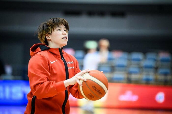 大事な場面でシュートを決めた林咲希選手 (C)FIBA