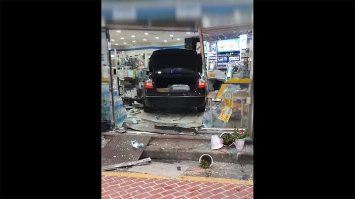コンビニに車突入 さらに... 女が破壊行為に及んだワケ 韓国